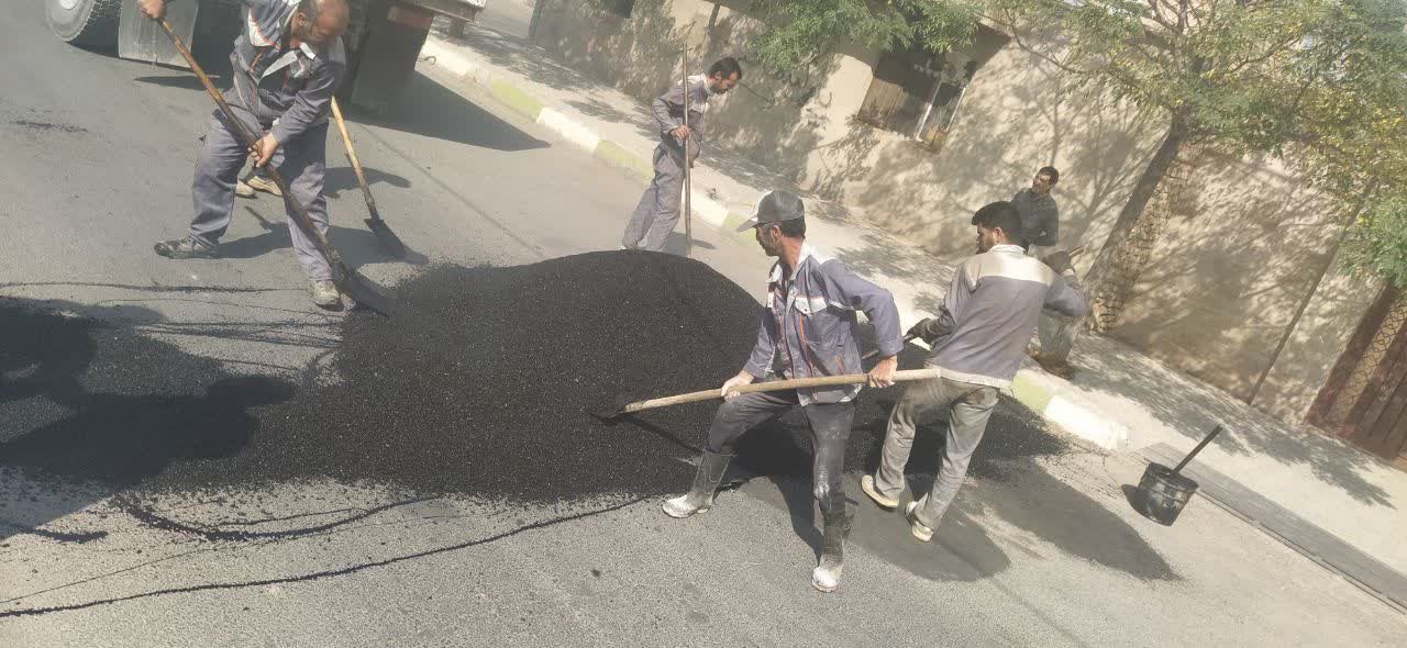 عملیات لکه‌گیری و بهسازی آسفالت سطح شهر